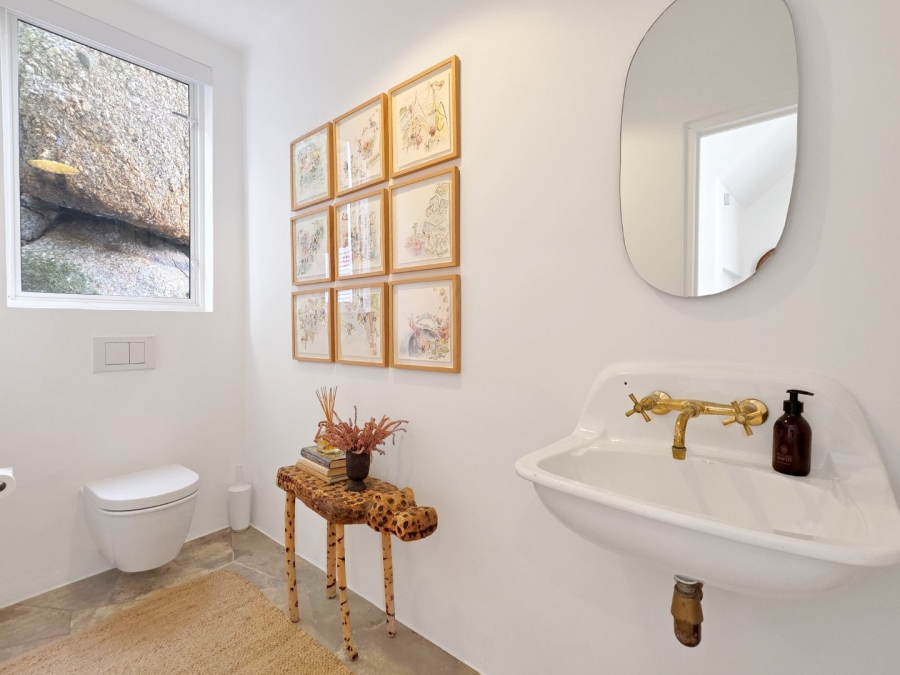 To Let 7 Bedroom Property for Rent in Bantry Bay Western Cape